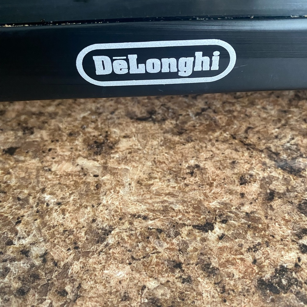 Delonghi Black and Silver Toaster Oven EO2058 convection